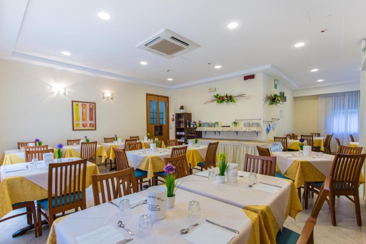 רימיני Hotel Savana מראה חיצוני תמונה
